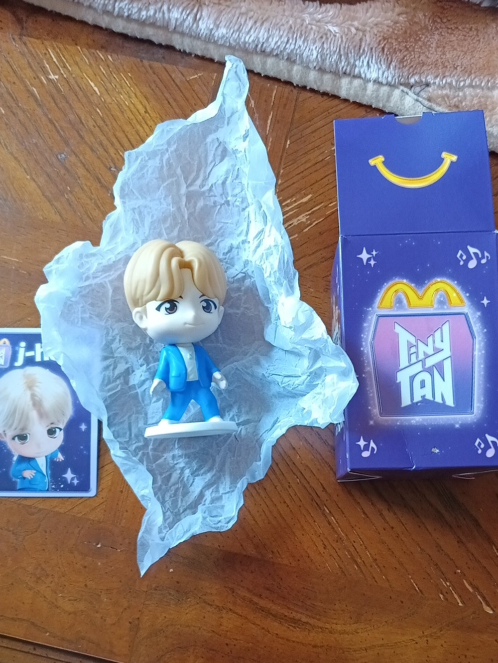 Blue J-Style Collectible Figure